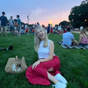 Meet your Posher, Elizabeth